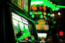 QRIS dan GoPay untuk pembayaran di platform max 389